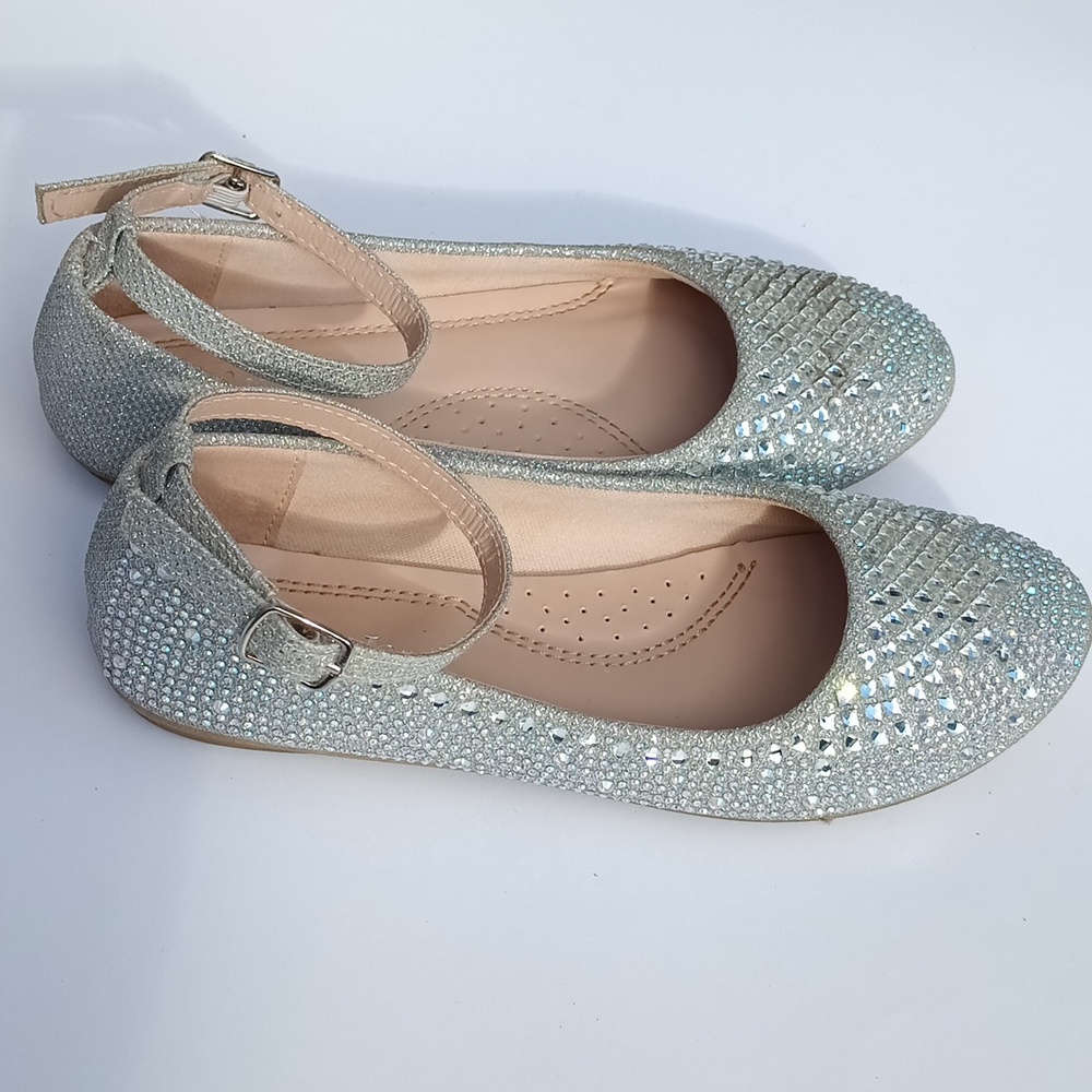 Link |Holiday Christmas silver Shoes girls size 3| ankle strap Holiday footwear